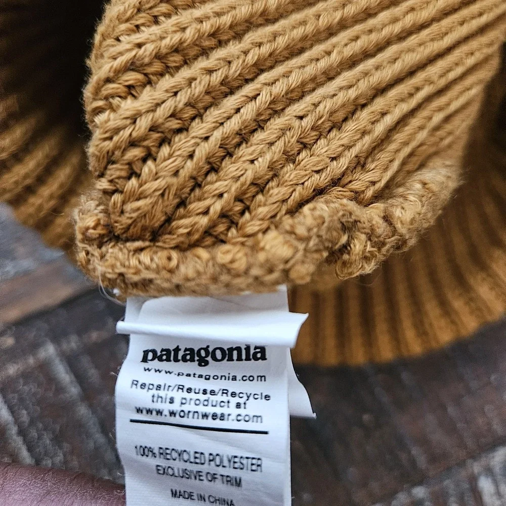 The Patagonia Fisherman's Rolled Beanie Unisex Color Autumn Orange